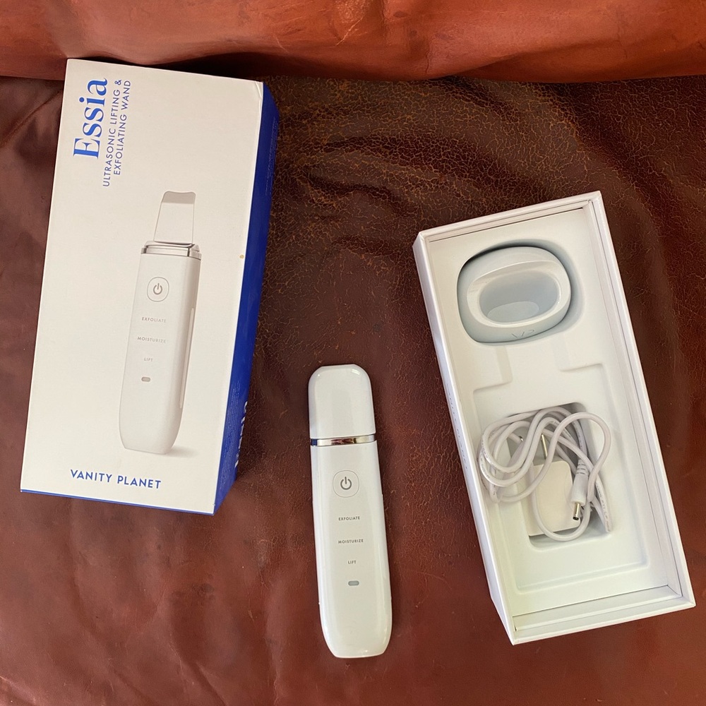 Essia Ultrasonic Lifting & Exfoliating Wand